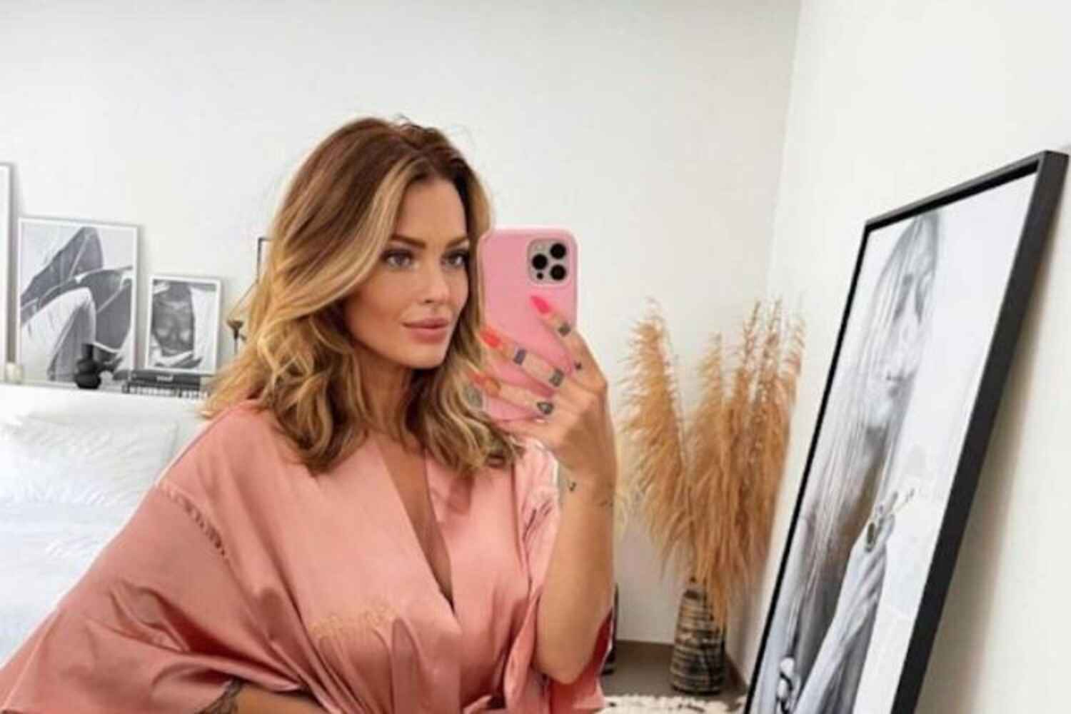 Caroline Receveur : le look beauté à copier