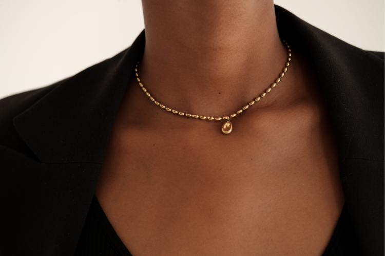 Illuminez votre été avec un pendentif
