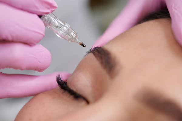 Microblading Paris : la technique beauté pour des sourcils parfaits