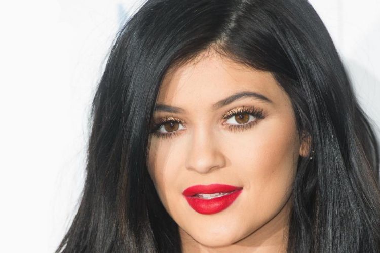 Reproduire le look beauté de Kylie Jenner pour moins de 30€