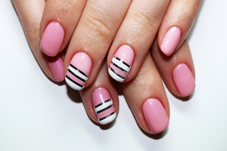 Nail art : Comment utiliser le striping tape ?