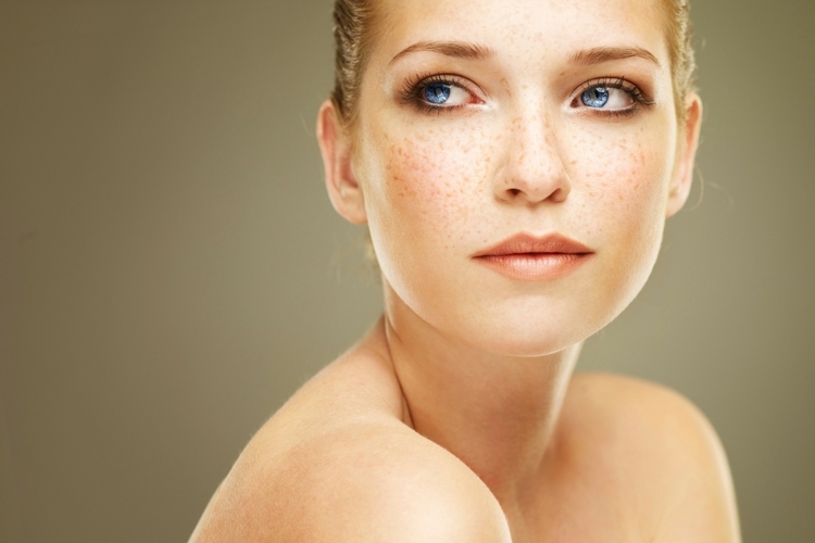 Comment mettre en valeur ses taches de rousseur ?