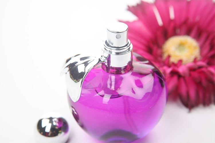 Comment se parfumer quand on a la peau allergique ?