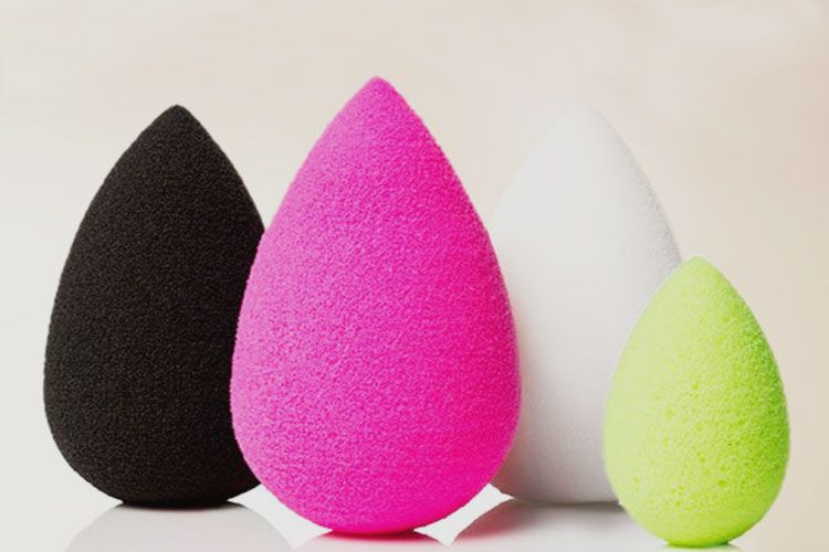 Le Beautyblender®, l'éponge de maquillage incontournable