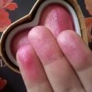 Swatch de cosmetic-madness : I Heart Makeup Blushing Hearts, Makeup Revolution