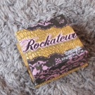 Swatch de monjulimonde : Rockateur Blush poudre joues, Benefit Cosmetics