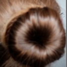 Swatch de Glycine : Bun pour les cheveux, Action