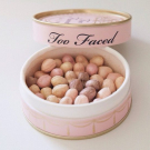 Swatch de zahia maz : Perles de teint, Too Faced