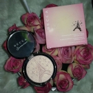 Swatch de zahia maz : BECCA x SANANAS Parisian Lights - Shimmering Skin Perfector Pressed Highlighter, Becca