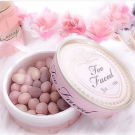 Swatch de zahia maz : Perles de teint, Too Faced