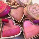 Swatch de zahia maz : I Heart Makeup Blushing Hearts, Makeup Revolution