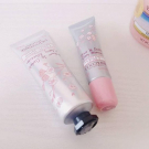 Swatch de zahia maz : Baume Lèvres Fleur de Cerisier, L'Occitane