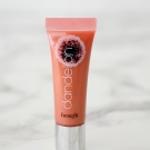 Swatch de Mon billet poudré : Dandelion Lip Gloss, Benefit Cosmetics