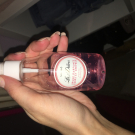Swatch de iam.c : Brume parfumée Corps et Cheveux Les Délices Pomme d'amour, Nocibé