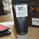 Swatch de It's Blossom Tea : Charcoal gommage peeling gel, Vitamasques