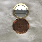 Swatch de Yous94 : Chocolate Soleil Bronzer - Poudre Bronzante, Too Faced