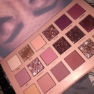 Swatch de iam.c : The New Nude Palette - Palette de fards à paupières, Huda Beauty