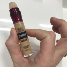 Swatch de Narin.k : Instant Anti Age l'Effaceur Yeux, Maybelline New York