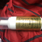 Swatch de Emy_whop : Pschitt Magique Nouvelle Peau - Micropeeling visage sans grain, Garancia