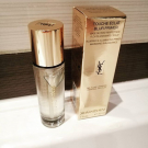Swatch de 1001envies : Touche Éclat Blur Primer Base de Teint Fluide, Yves Saint Laurent