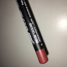 Swatch de Yous94 : Crayon a lèvres suede matte lip liner nyx, NYX