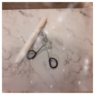 Swatch de Erica59 : Recourbe cils, NYX