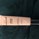 Swatch de Catarina : Prime & Care Base de Teint Luminescente, Nocibé