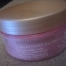 Swatch de anissafraise : Gommage sable corps aux baies de rose & Vanille, Kiotis - Stanhome
