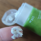 Swatch de Adralide : Gommage Purifiant - Sébo Végétal, Yves Rocher