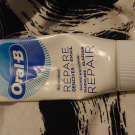 Swatch de attilatyron : Dentifrice répare gencives & émail, Oral-B