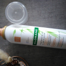 Swatch de zaz19 : Shampoing sec au lait d'avoine cheveux bruns, Klorane