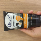 Swatch de Schutzengels : Exfoliant anti imperfections au charbon, Bioré