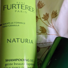 Swatch de MINI03 : Naturia Shampooing sec à l'argile absorbante, René Furterer