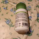 Swatch de Paillettes cosmiques : Déodorant soin fraîcheur thé vert bio, Coslys