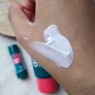 Swatch de Pinezoe : Crème Mains Réparation Forte et Stick Lèvres abîmées certifiés BIO, Dermophil