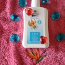 Swatch de Paillettes cosmiques : Lait après soleil Sun care, Just