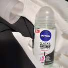 Swatch de Akira70 : Invisible for black and white, Nivea
