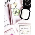 Swatch de Ot_tawa : Diamond Light Highlighter, Too Faced