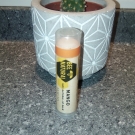 Swatch de Claire.agt : Beeswax Baume à Lèvres, Bee Natural