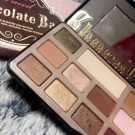 Swatch de beautyjstyle : Chocolate bar - Palette de fards à paupières, Too Faced