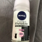 Swatch de Ju Lou : Invisible for black and white, Nivea