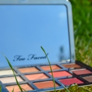 Swatch de Clairoush : Just Peachy Matte - Palette de fards à paupières, Too Faced
