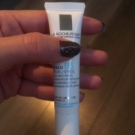 Swatch de AZEBEIR : HYALU B5 Eyes, La Roche-Posay