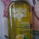 Swatch de PicMa : Shampoing Purifiant aux Extraits d'Ortie et de Citron, Le Petit Marseillais