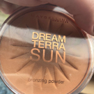 Swatch de Fay76 : Poudre Bronzante Dream Terra sun, Maybelline New York