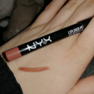 Swatch de somebodyelse : Lip Liner - Crayon à Lèvres, NYX