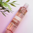 Swatch de Aunatur-elle : Eau Micellaire Apaisante 2 en 1 - Sensitive Végétal, Yves Rocher