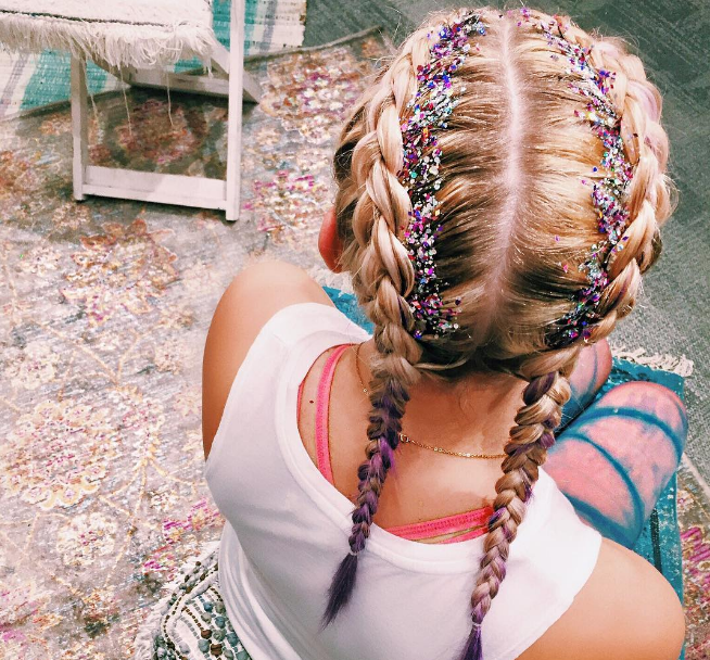 glitter braid : cornrows avec paillettes multicolores