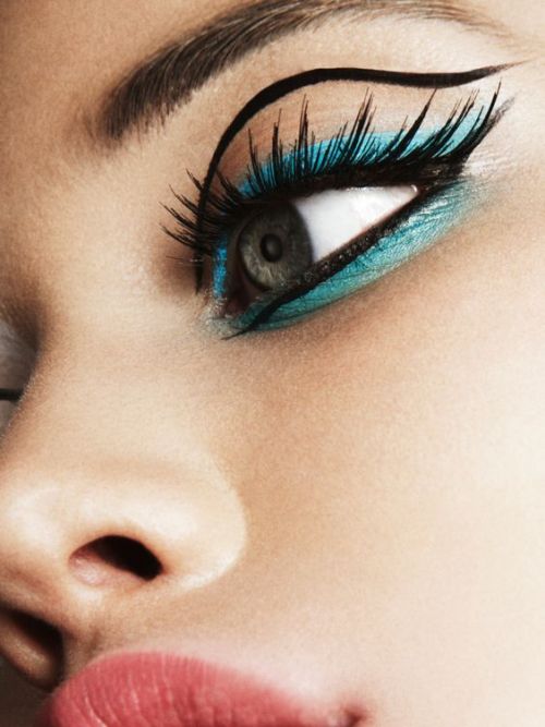 Look années 60 makeup yeux