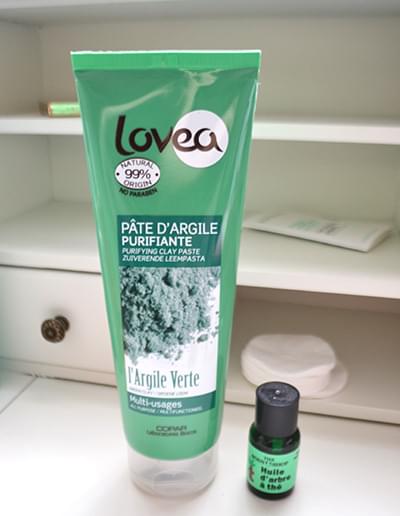 astuce boutons sur le visage